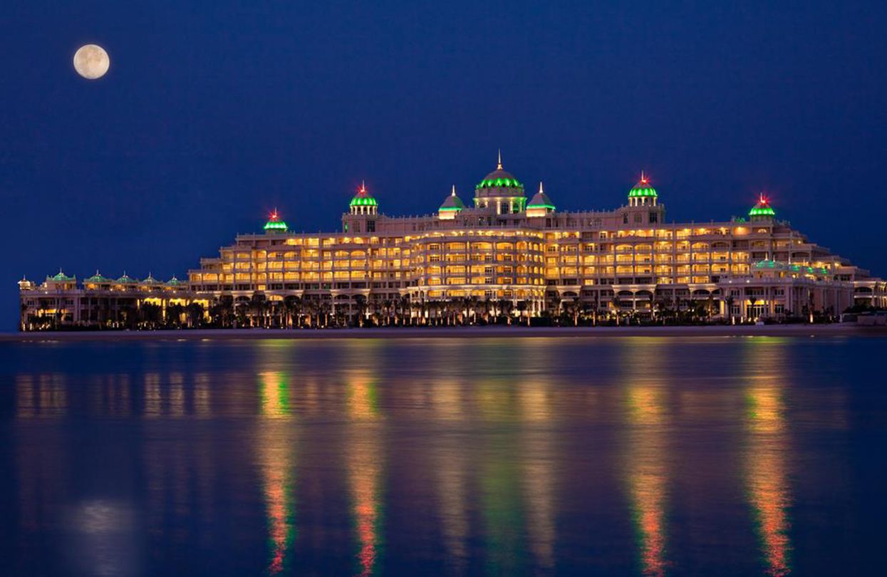 kempinski-palm-lagoon-moonlight