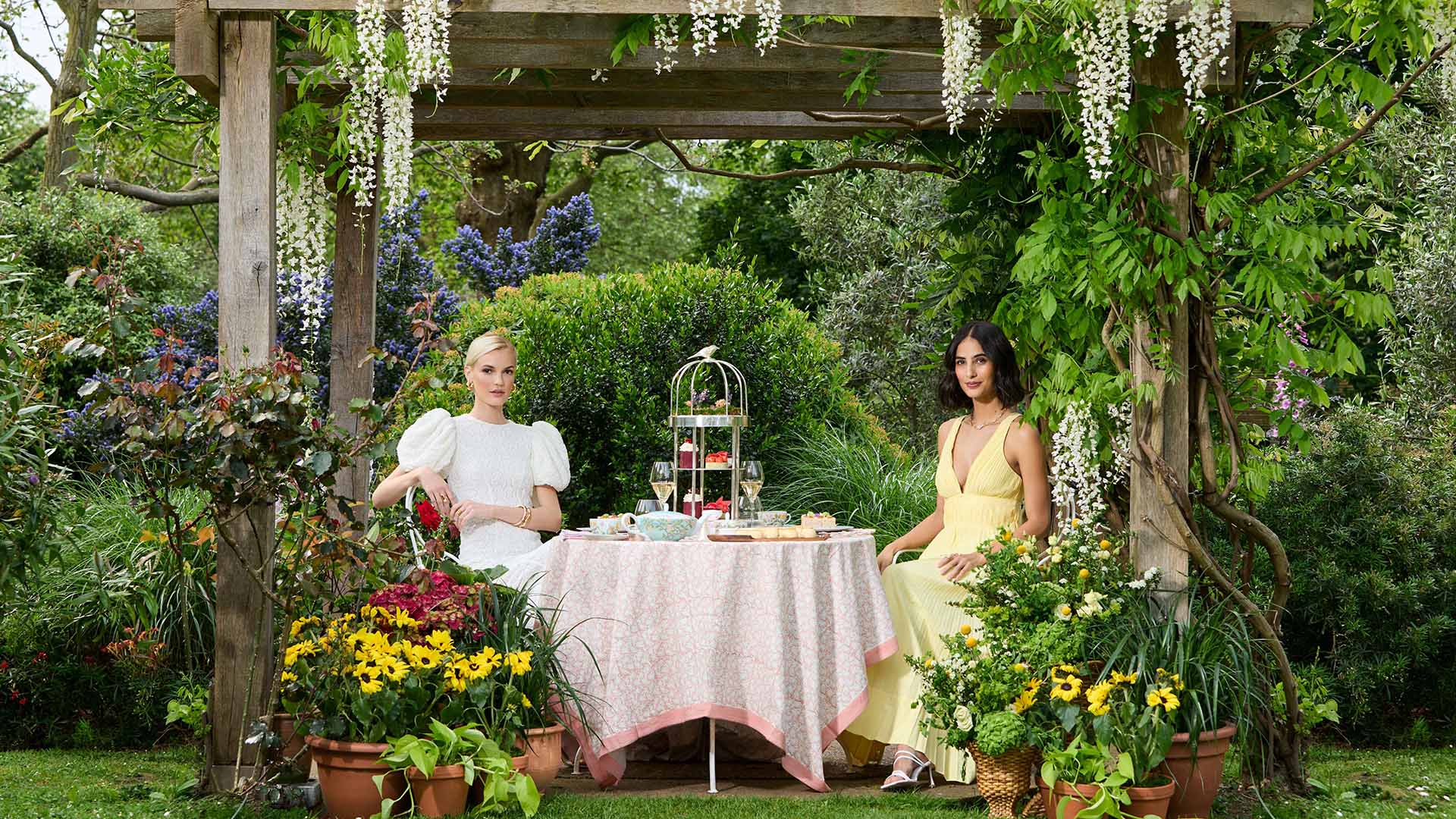 What’s New at Jumeirah Carlton? Royal Afternoon Tea Awaits What’s New at Jumeirah Carlton? Royal Afternoon Tea Awaits